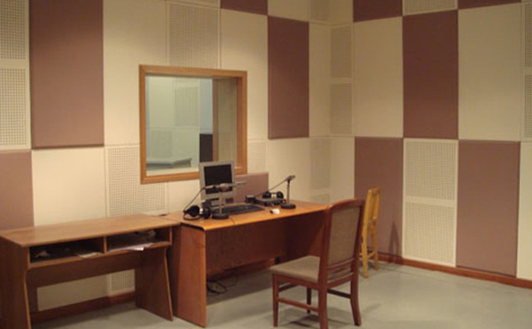 遼寧阜新聽(tīng)音室墻面處理